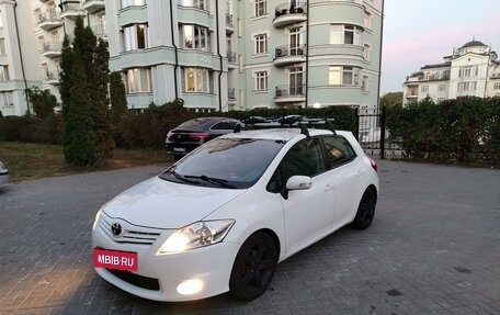 Toyota Auris II, 2011 год, 1 050 000 рублей, 2 фотография