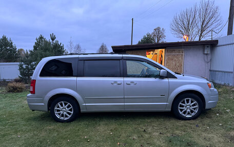 Chrysler Town & Country V рестайлинг, 2008 год, 1 800 000 рублей, 17 фотография