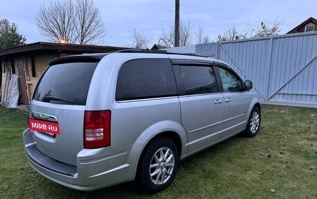 Chrysler Town & Country V рестайлинг, 2008 год, 1 800 000 рублей, 14 фотография