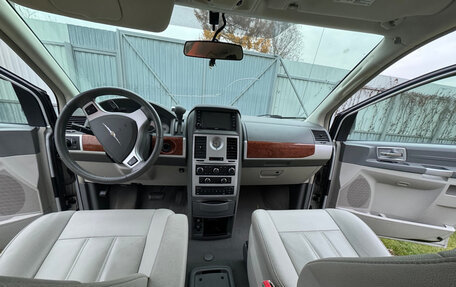 Chrysler Town & Country V рестайлинг, 2008 год, 1 800 000 рублей, 26 фотография