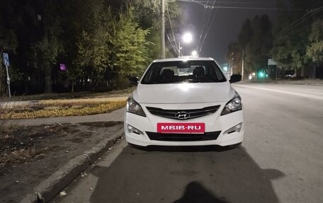 Hyundai Solaris II рестайлинг, 2015 год, 675 000 рублей, 3 фотография