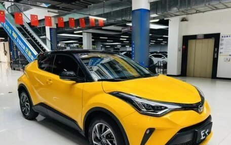 Toyota C-HR I рестайлинг, 2021 год, 2 074 000 рублей, 4 фотография