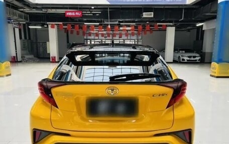 Toyota C-HR I рестайлинг, 2021 год, 2 074 000 рублей, 6 фотография