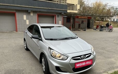 Hyundai Solaris II рестайлинг, 2012 год, 1 060 000 рублей, 3 фотография