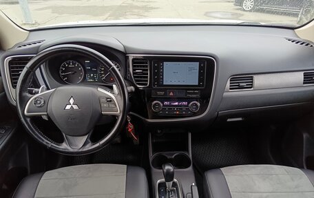 Mitsubishi Outlander III рестайлинг 3, 2013 год, 1 654 995 рублей, 16 фотография