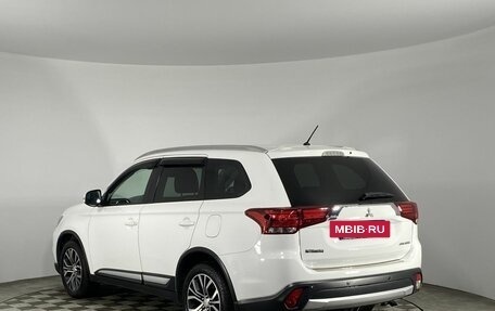 Mitsubishi Outlander III рестайлинг 3, 2016 год, 1 970 000 рублей, 5 фотография