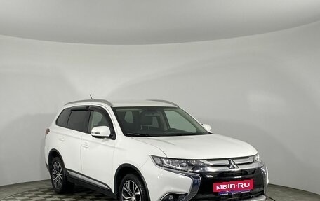 Mitsubishi Outlander III рестайлинг 3, 2016 год, 1 970 000 рублей, 3 фотография