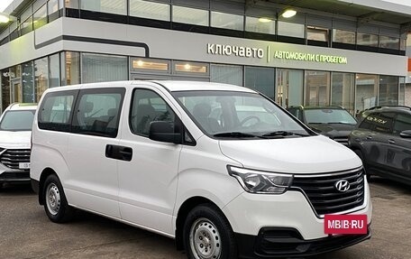 Hyundai H-1 II рестайлинг, 2020 год, 4 100 000 рублей, 3 фотография