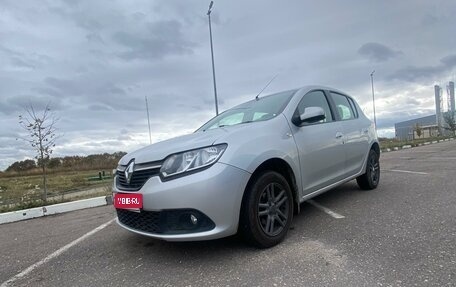 Renault Sandero II рестайлинг, 2016 год, 900 000 рублей, 1 фотография