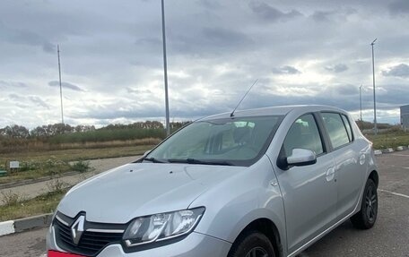 Renault Sandero II рестайлинг, 2016 год, 900 000 рублей, 2 фотография