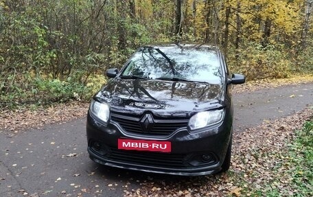 Renault Logan II, 2017 год, 1 050 000 рублей, 2 фотография