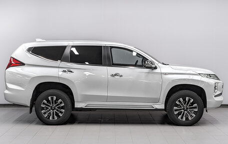 Mitsubishi Montero Sport, 2021 год, 4 260 000 рублей, 4 фотография