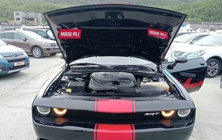 Dodge Challenger III рестайлинг 2, 2021 год, 4 900 000 рублей, 5 фотография