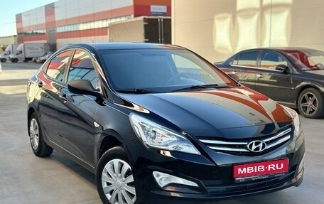 Hyundai Solaris II рестайлинг, 2015 год, 857 000 рублей, 1 фотография