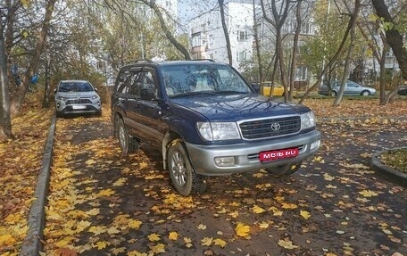 Toyota Land Cruiser 100 рестайлинг 2, 1999 год, 1 820 000 рублей, 1 фотография