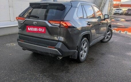 Toyota RAV4, 2021 год, 4 450 000 рублей, 4 фотография