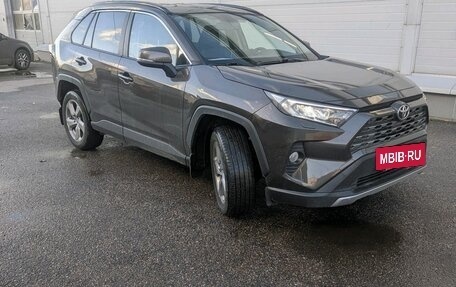 Toyota RAV4, 2021 год, 4 450 000 рублей, 2 фотография