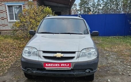 Chevrolet Niva I рестайлинг, 2011 год, 525 525 рублей, 2 фотография