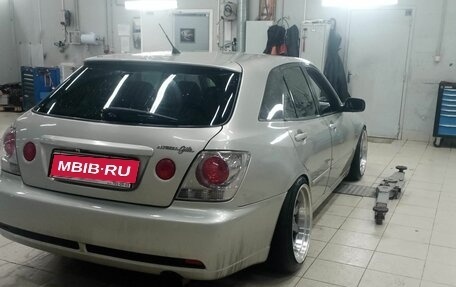 Toyota Altezza, 2001 год, 800 000 рублей, 3 фотография