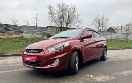 Hyundai Solaris II рестайлинг, 2011 год, 870 000 рублей, 2 фотография