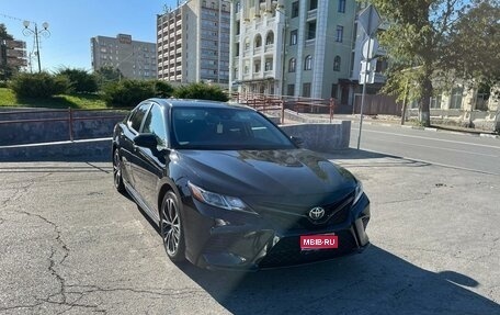 Toyota Camry, 2018 год, 999 999 рублей, 1 фотография