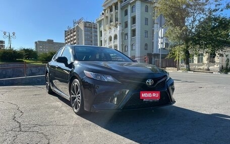 Toyota Camry, 2018 год, 999 999 рублей, 2 фотография