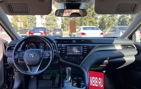 Toyota Camry, 2018 год, 999 999 рублей, 10 фотография