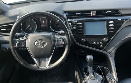 Toyota Camry, 2018 год, 2 650 000 рублей, 13 фотография