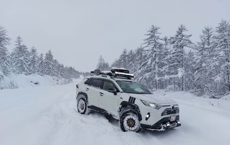 Toyota RAV4, 2019 год, 4 000 000 рублей, 4 фотография