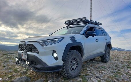 Toyota RAV4, 2019 год, 4 000 000 рублей, 8 фотография