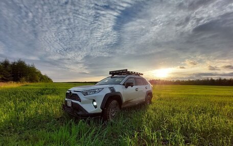 Toyota RAV4, 2019 год, 4 000 000 рублей, 2 фотография