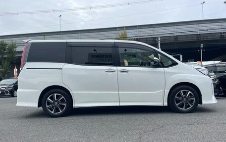 Toyota Noah III, 2019 год, 2 870 222 рублей, 7 фотография