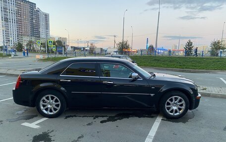 Chrysler 300C II, 2005 год, 1 430 000 рублей, 11 фотография