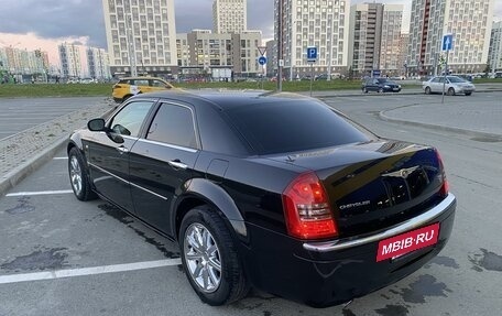 Chrysler 300C II, 2005 год, 1 430 000 рублей, 9 фотография