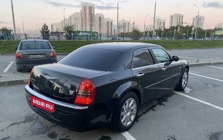 Chrysler 300C II, 2005 год, 1 430 000 рублей, 8 фотография