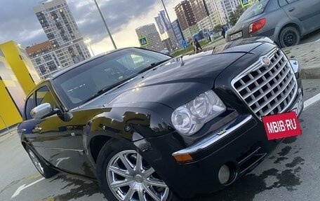 Chrysler 300C II, 2005 год, 1 430 000 рублей, 28 фотография