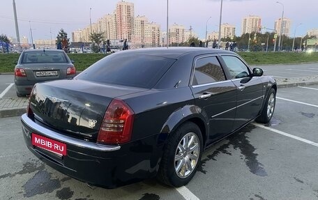 Chrysler 300C II, 2005 год, 1 430 000 рублей, 33 фотография