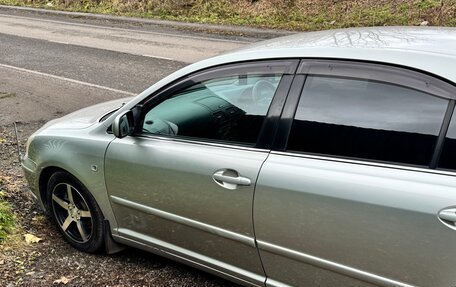 Toyota Avensis III рестайлинг, 2004 год, 750 000 рублей, 10 фотография