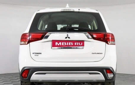 Mitsubishi Outlander III рестайлинг 3, 2019 год, 2 349 000 рублей, 6 фотография