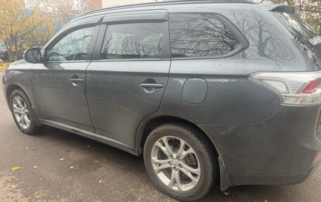 Mitsubishi Outlander III рестайлинг 3, 2013 год, 1 800 000 рублей, 5 фотография