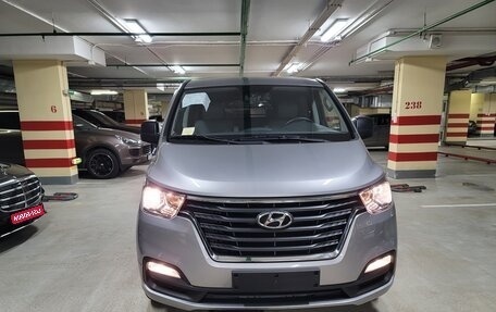 Hyundai Grand Starex Grand Starex I рестайлинг 2, 2019 год, 3 590 000 рублей, 1 фотография