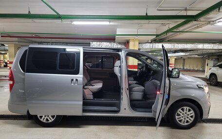 Hyundai Grand Starex Grand Starex I рестайлинг 2, 2019 год, 3 590 000 рублей, 10 фотография