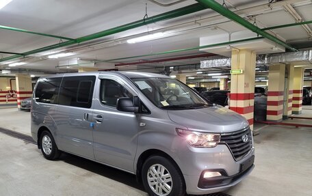 Hyundai Grand Starex Grand Starex I рестайлинг 2, 2019 год, 3 590 000 рублей, 11 фотография