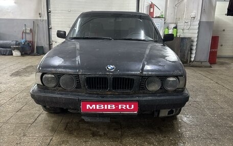 BMW 5 серия, 1993 год, 200 000 рублей, 1 фотография