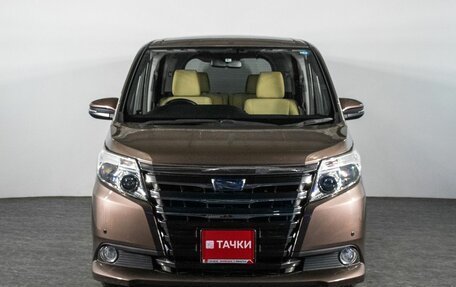 Toyota Noah III, 2014 год, 2 079 000 рублей, 2 фотография