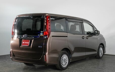 Toyota Noah III, 2014 год, 2 079 000 рублей, 3 фотография