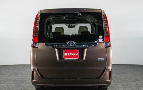 Toyota Noah III, 2014 год, 2 079 000 рублей, 4 фотография