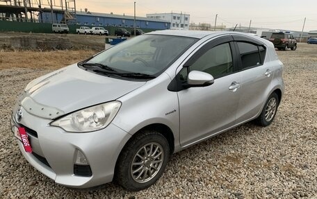 Toyota Aqua I, 2013 год, 780 000 рублей, 2 фотография