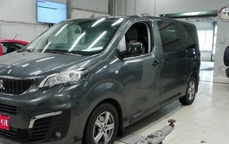 Peugeot Traveller I, 2022 год, 3 900 000 рублей, 1 фотография