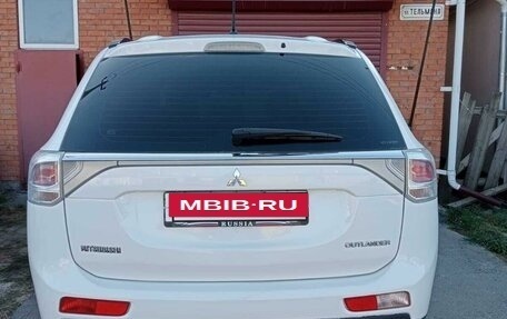 Mitsubishi Outlander III рестайлинг 3, 2013 год, 1 550 000 рублей, 2 фотография